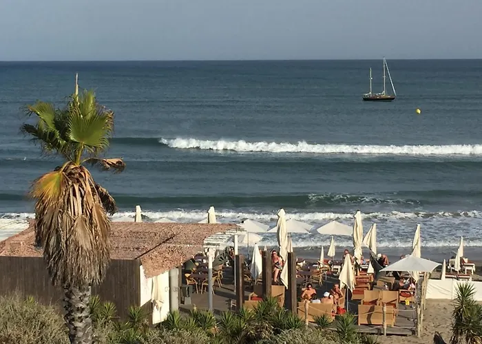 Nid Douillet Dans Les Coursives Du Village Naturiste Du Cap D