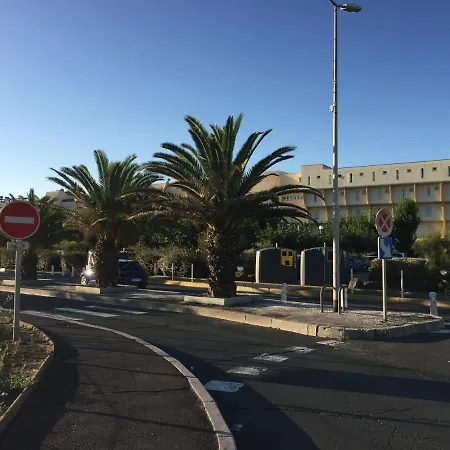 Nid Douillet Dans Les Coursives Du Village Naturiste Du Cap D Appartement *