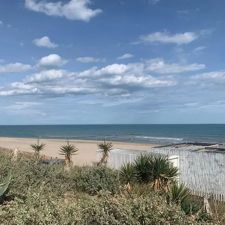 Nid Douillet Dans Les Coursives Du Village Naturiste Du Cap D Appartement Agde